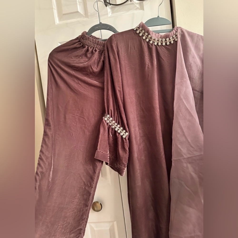 Bundle: 2 Piece Pakistani Luxury Velvet Formal Dress Set. Size custom S. - Picture 7 of 13